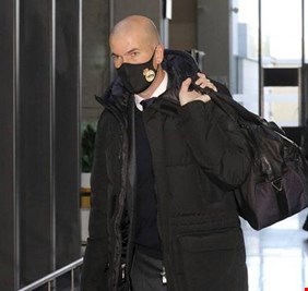 هل يرحل زيدان عن ريال مدريد؟.. تصريحات غامضة وكواليس حاسمة