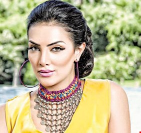 حورية فرغلي في غرفة العمليات 9 ساعات.. محاولة جديدة لإصلاح الأنف