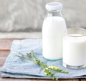 الحليب قليل أو كامل الدسم.. أيهما أفضل للصحة؟