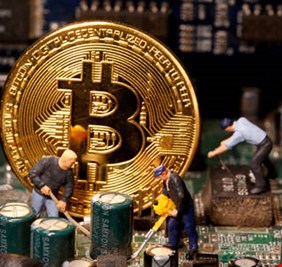 البيتكوين تصعد بحركة من إيلون ماسك