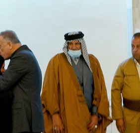 الكاظمي لعوائل الشهداء : دمي ليس أغلى من دم عمر وعلي