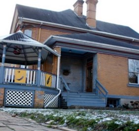 لمحبي الرعب.. منزل سفّاح شهير يفتح أبوابه للنزلاء قريباً