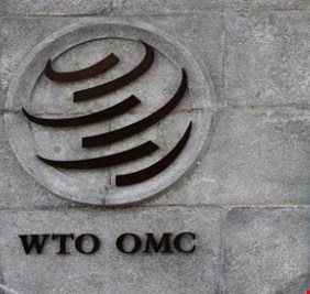 أفريقية على بعد خطوة من قيادة 