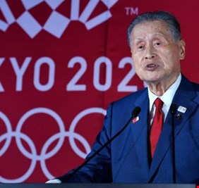 دمرته النساء.. زلة لسان تطيح برئيس أولمبياد طوكيو