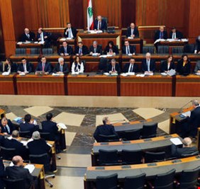 بعد تلقيح 16 نائبا بدون موافقة من اللجنة الوطنية لكورونا في لبنان..البنك الدولي يهدد بوقف اللقاحات