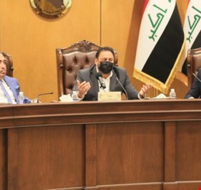 خلية الأزمة النيابية الخاصة بكورونا تُصدر 5 توصيات بشأن اللقاح والحظر ودوام المؤسسات التعليمية