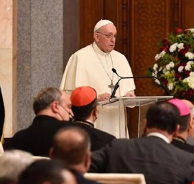 البابا فرنسيس من بغداد فلتصمت الاسلحة ولنسمع صوت البسطاء والفقراء.. كفى عنفاً وتطرفاً