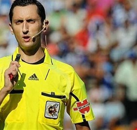 لماذا سيحمل الحكام صافرات برتقالية في مباريات 