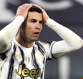 بطل مونديال 1958 يشن هجوما لاذعا على رونالدو