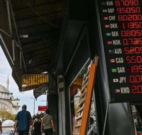 تركيا تفقد 23 مليار دولار في معركة إنقاذ الليرة