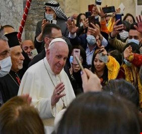 البابا مغرداً: اليوم أستطيع أرى وألمس أن الكنيسة في العراق حية