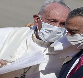 المحرر السياسي في ( العراق اليوم) يجيب عن سؤال طارق حرب : لماذا جاء البابا في عهد الكاظمي دون غيره؟