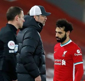 أسطورة ليفربول يسخر من 