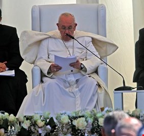 بشكل سريع وحاسم ..الكاظمي يستعيد (كرسي البابا) في مدينة اور الأثرية ويهديه لمتحف الناصرية ..