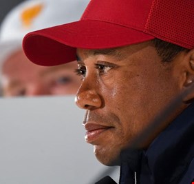 أسطورة الغولف تايغر وودز يتعافى في منزله بعد تعرضه لحادث خطير