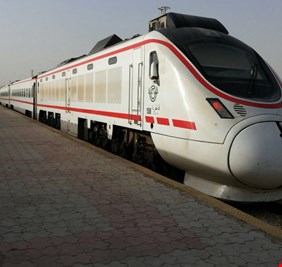 بعد أن نشر الهدوء جناحيه على المدينة .. الناصرية استقبلت وزير الكهرباء، والقطار سيصل قريباً الى أور والجبايش ومصفاة النفط لم تزل مغلقة !