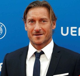 توتي يحصل على اعتماد رسمي لمهنته الجديدة ويبحث عن 