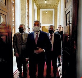 أغلب الصحف العالمية تضع خبر إفتتاح الكاظمي للمقبرة الملكية بعد تجديدها  في صدر صفحاتها الأولى، وذا ناشيونال البريطانية تقول كلاماً مهماً جداً عنه ..