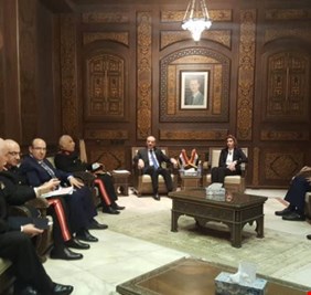 بعد لقائها بوزير الداخلية السوري .. وزيرة الهجرة والمهجرين تنجح بتمديد الإقامة للعراقيين من شهر واحد الى ثلاثة اشهر