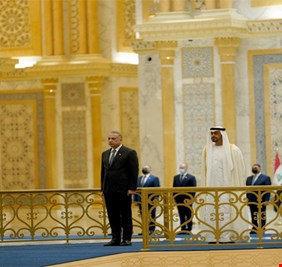بالصور .. استقبال رسمي كبير لرئيس الوزراء مصطفى الكاظمي  في الامارات العربية المتحدة