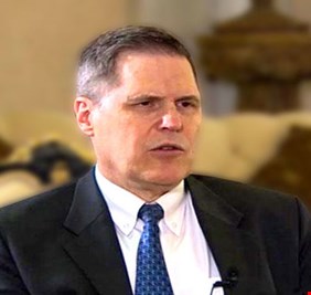 السفير الأمريكي: الحكومة العراقية اتخذت خطوات جيدة لمنع الهجمات.. ولا توجد أي نية لإغلاق السفارة الأمريكية في بغداد