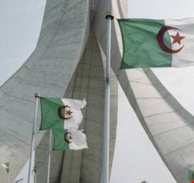 أزمة بين الجزائر وفرنسا.. باريس متهمة بـ