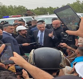 الكاظمي يلتقي المتظاهرين قرب بوابة ميناء الفاو الكبير