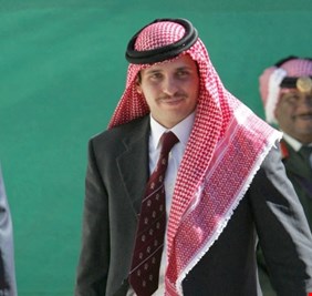 جريدة فرنسية تؤكد إزدياد شعبية الأمير حمزة، ولقب ( أمير القلوب) بات لصيقاً به بعد إتهامه بالإنقلاب على شقيقه الملك عبد الله