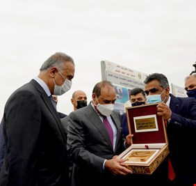 الكاظمي مع اول اطلالة الصباح يضع الحجر الأساس للعقود الخمسة في البصرة