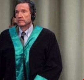 وفاة الوزير الأميركي الذي دافع عن المجرمين صدام حسين والرئيس الصربي سلوبودان ميلوسيفيتش ؟