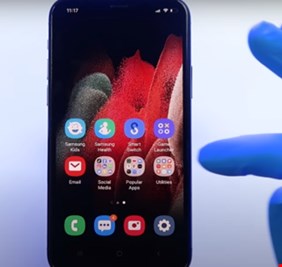 تطبيق جديد من سامسونغ يحوّل آيفون إلى جهاز شبيه بأجهزة Galaxy!