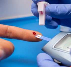 ثماني علامات تدل أن مستويات السكر في الدم 