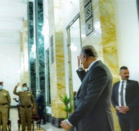 في مأدبة الإفطار التي أقامها لهم .. الكاظمي يخاطب قادة وضباط الأجهزة الأمنية والعسكرية بعاطفة جياشة: مرحباً أبطال العراق وقاماته العالية ..