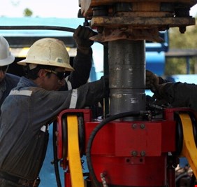 النفط يتعافى من خسائره ويصعد إلى الأعلى