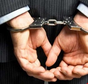 لجنة مكافحة الفساد برئاسة ( أبو رغيف) تعتقل مسؤولاً (شيعياً) رفيعاً