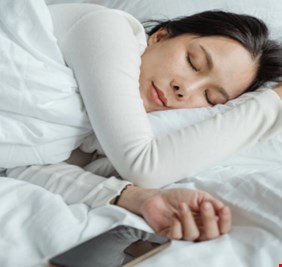 كم من النوم العميق نحتاج حقا وهل نحصل على قسط كاف منه؟