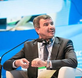 نائب يتهم وزير النفط بالتكبر على زملائه المهندسين، وإستغلال المال العام في الدعاية الانتخابية المبكر