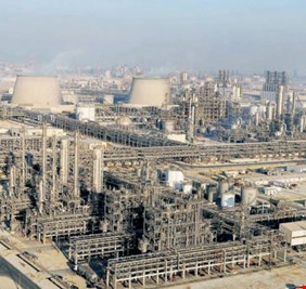 إنشاء أول مدينة صناعية وأكبر معمل للحديد في البصرة