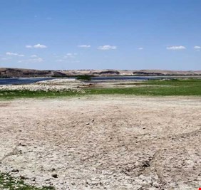 صور صادمة من نهر الفرات في سوريا ...جفاف سيضرب العراق لأول مرة في التاريخ