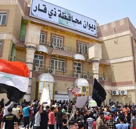 محتجون (خريجون) يحاصرون محافظ ذي قار داخل ديوان المحافظة