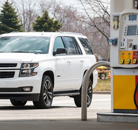 أسعار البنزين في الولايات المتحدة عند أعلى مستوى منذ 2014 بعد تعطل أكبر شبكة للإمداد