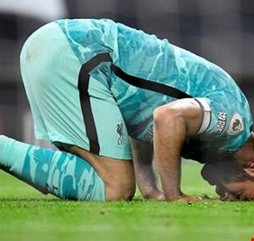 محمد صلاح يعادل رقما قياسيا عمره 100 سنة