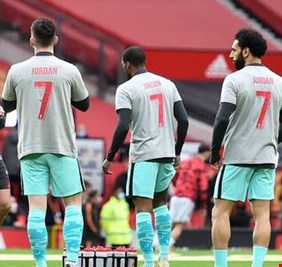 صلاح يرتدي القميص رقم 