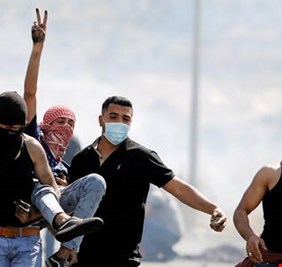 مواجهات بين المواطنين الفلسطينيين والجنود الإسرائيليين في عدة مناطق بالضفة الغربية