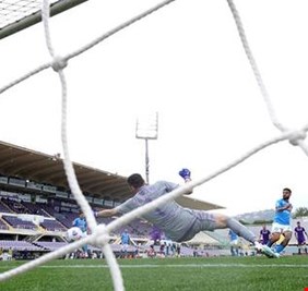 نابولي يضع يوفنتوس على حافة الهاوية