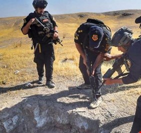 جهاز مكافحة الإرهاب يهدم أنفاق الارهاب على رؤوس الدواعش جنوب الموصل