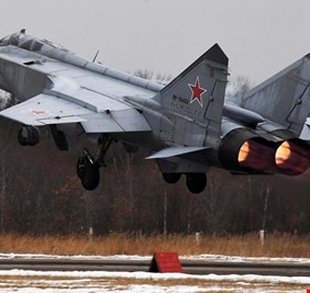 هل ستحلق النسور الروسية الضارية في سماء العراق بعد غياب الصقر المقاتل الامريكي الـ (فايتينغ فالكون) ؟