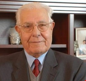 بعد عمر تجاوز القرن ونيف .. المحامي والوزير (القومي) مالك دوهان الحسن يموت في عمان !