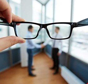 اكتشاف صلة بين قصر النظر وسوء نوعية النوم!