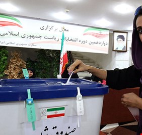 خامنئي يطلب من الناخبين تجاهل الدعوات لمقاطعة الانتخابات الرئاسية
